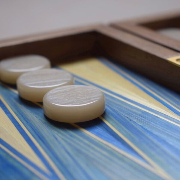 Pions de backgammon en marqueterie de paille