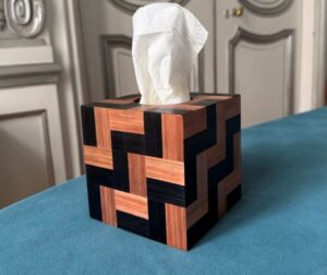 boîte à mouchoirs en marqueterie de paille